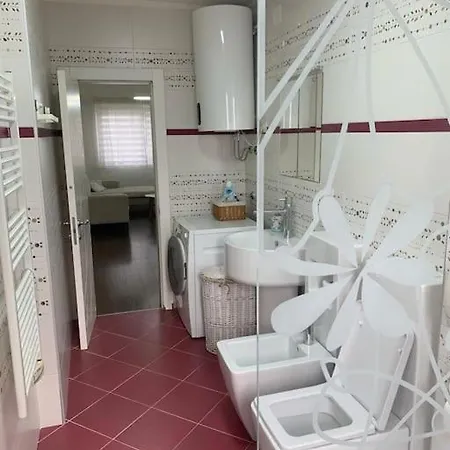 4a Apartment *